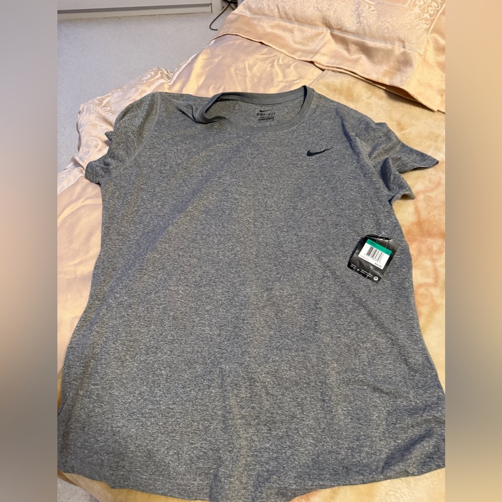 Nike Women’s Grey Dri-FIT Crew Tee size XL Nwt